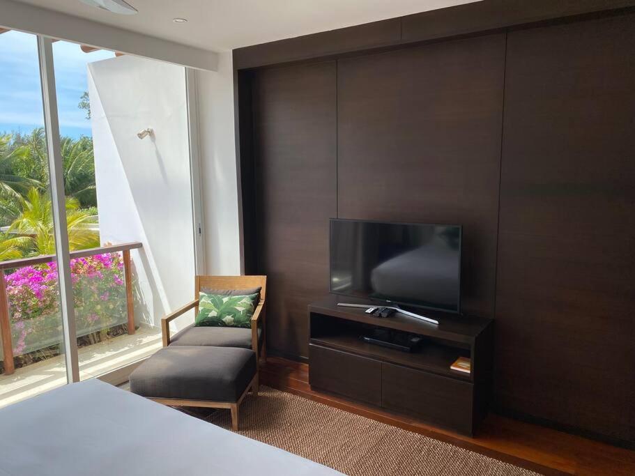 Beachfront 2 Bedroom Luxury Chava