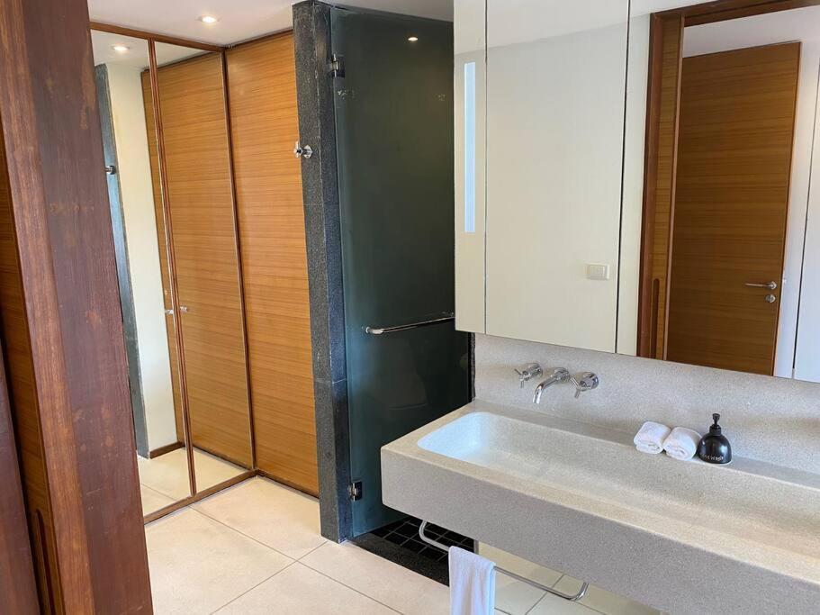 Beachfront 2 Bedroom Luxury Chava Apartamento