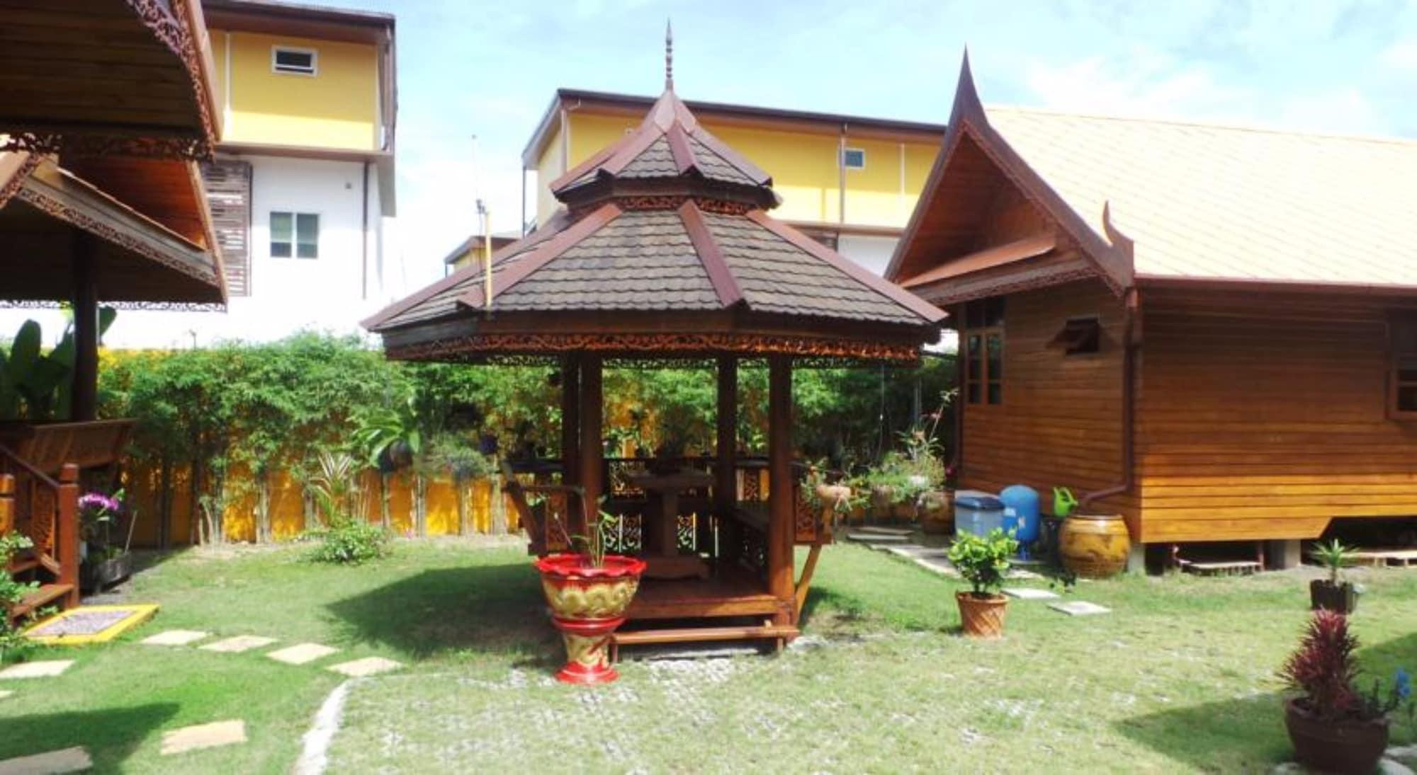 Golden Teak Baan Sapparot 3*