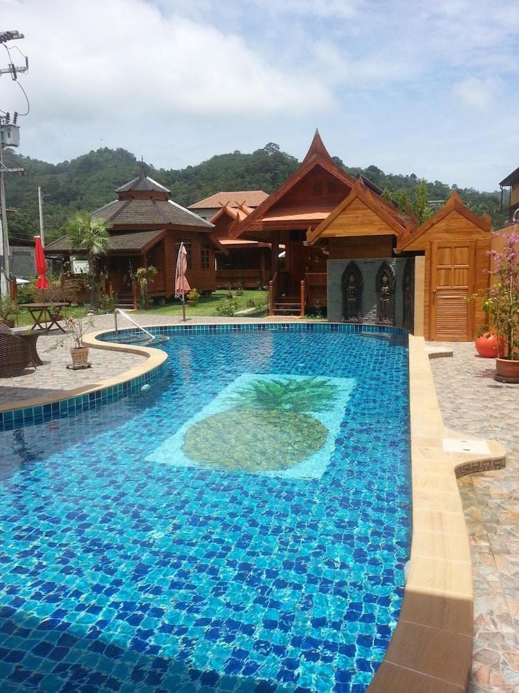 Golden Teak Baan Sapparot 3* Kamala Beach