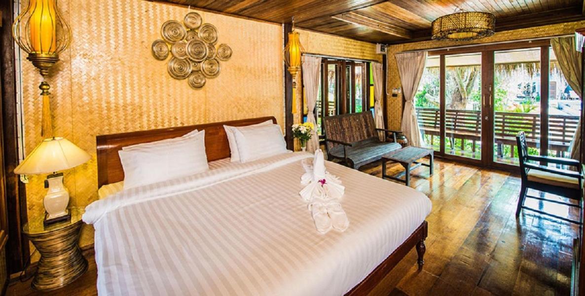 Hotel Bora Bora Phuket Chalong