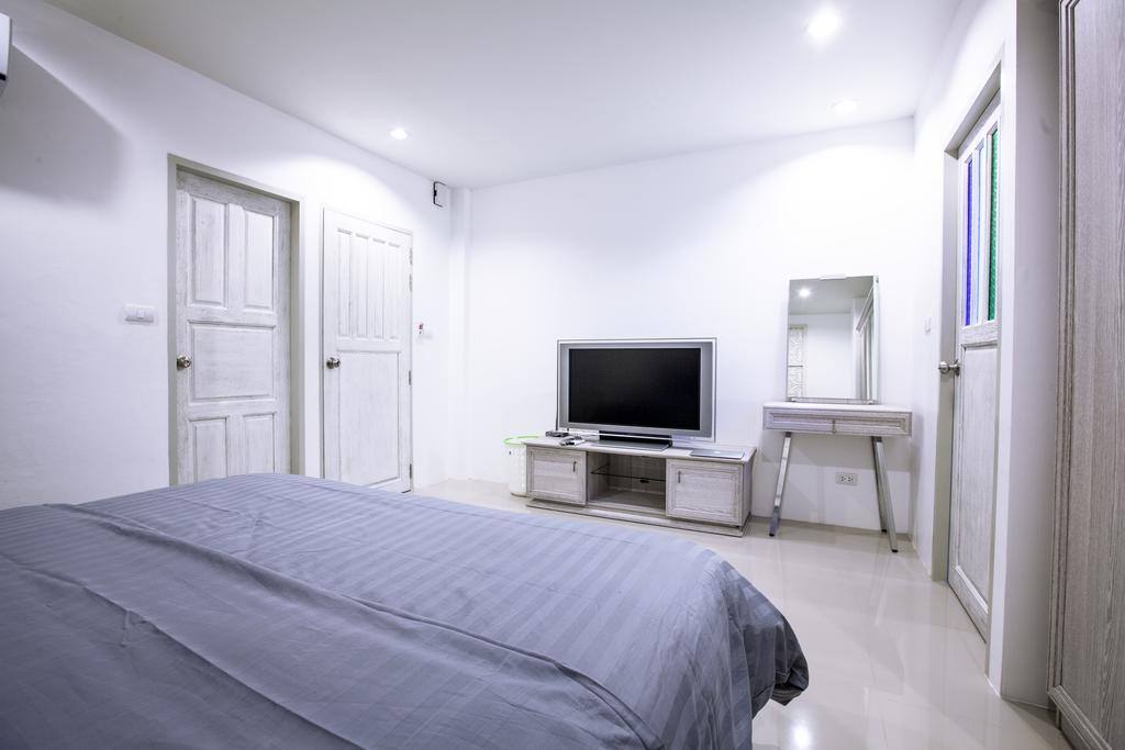 Number 4 Apartment Nai Harn