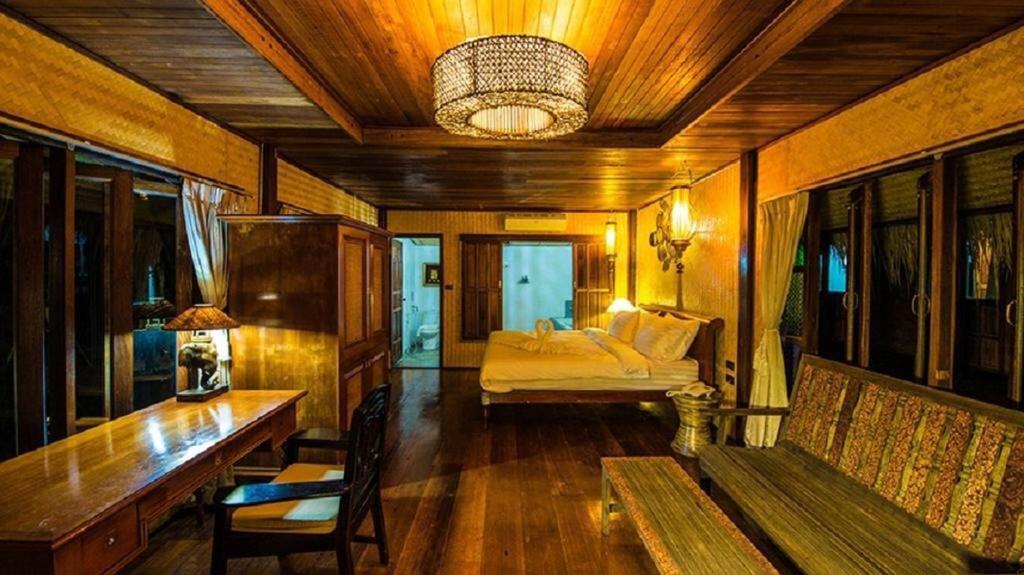 Bora Bora Phuket Hotel 4*