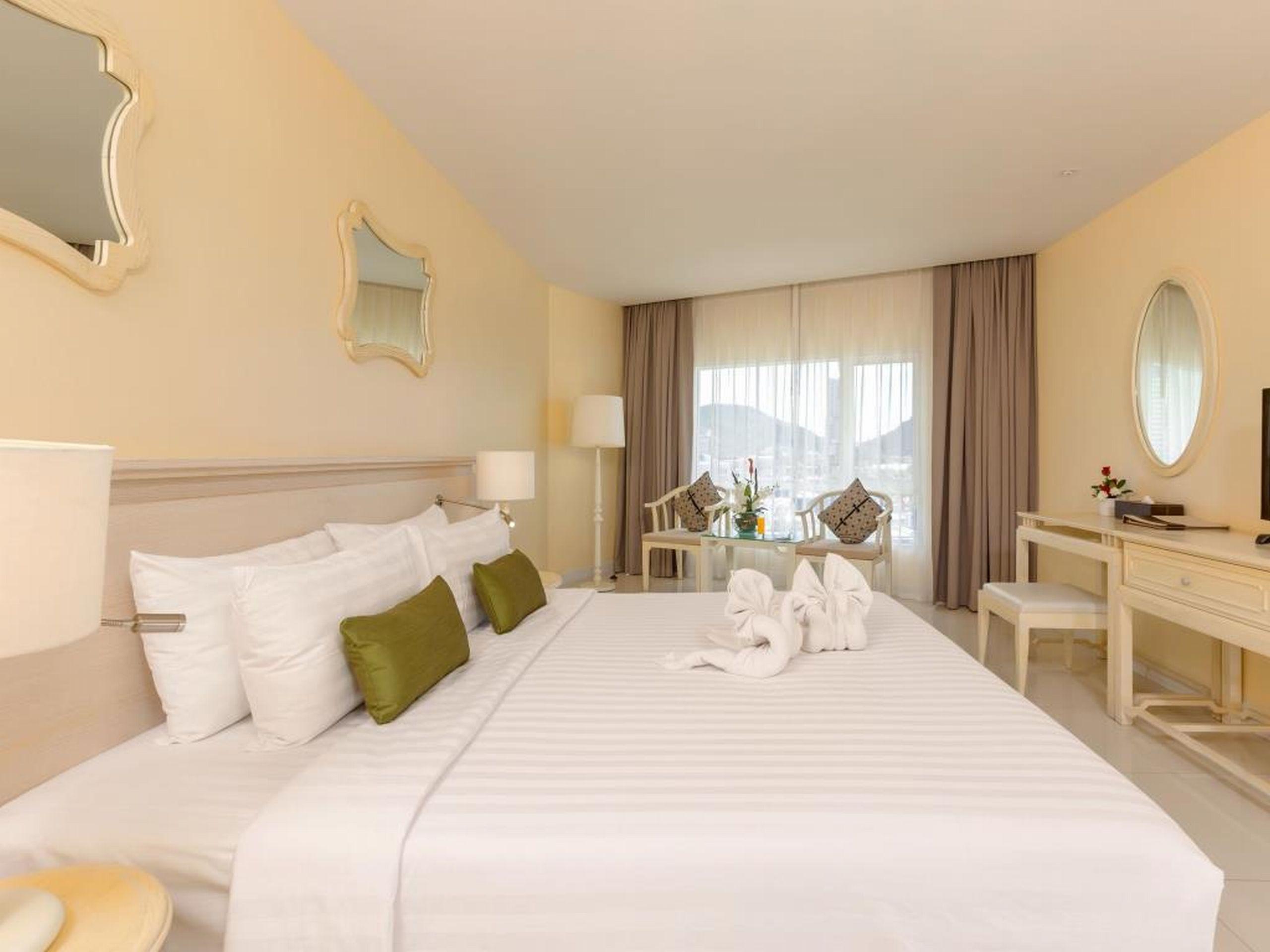Hotel Andaman Embrace Patong, Phuket