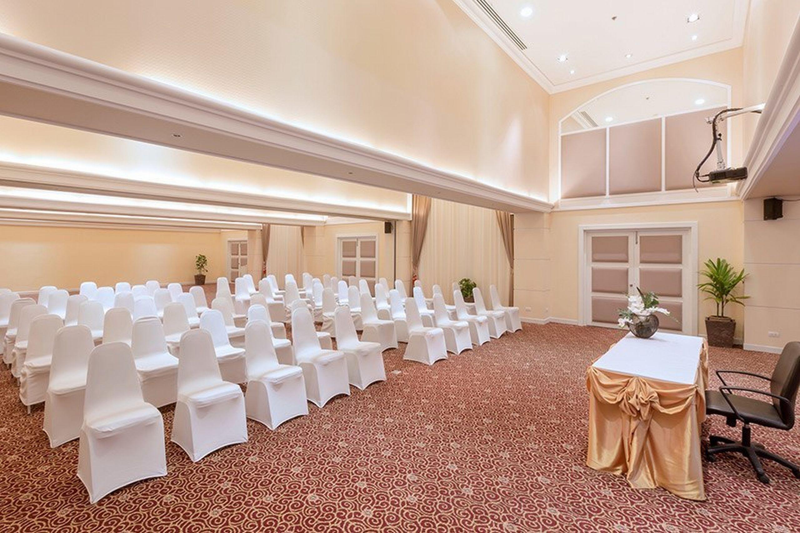 Hotel Andaman Embrace Patong,
