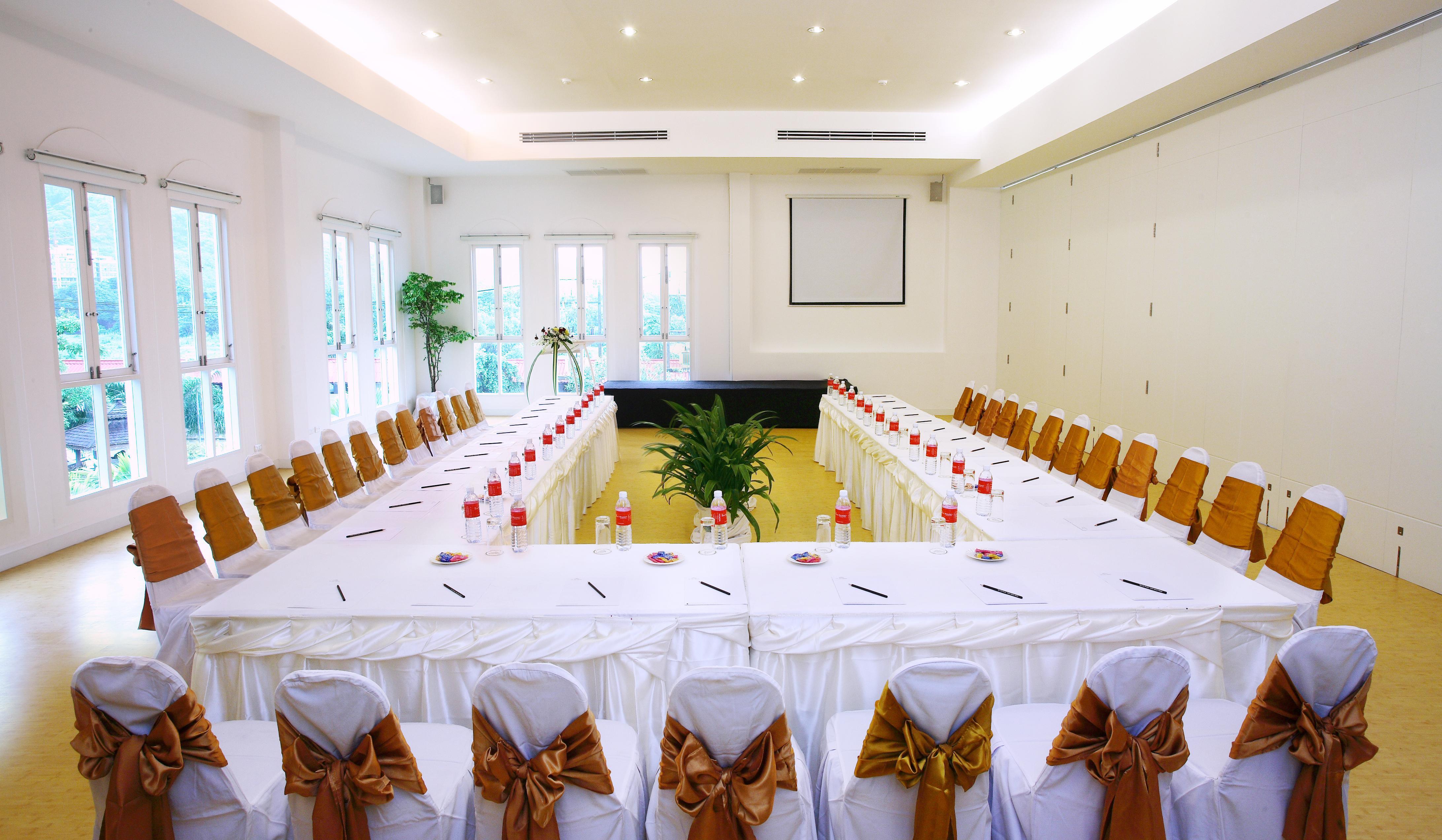 Hotel The Old Phuket - - Sha