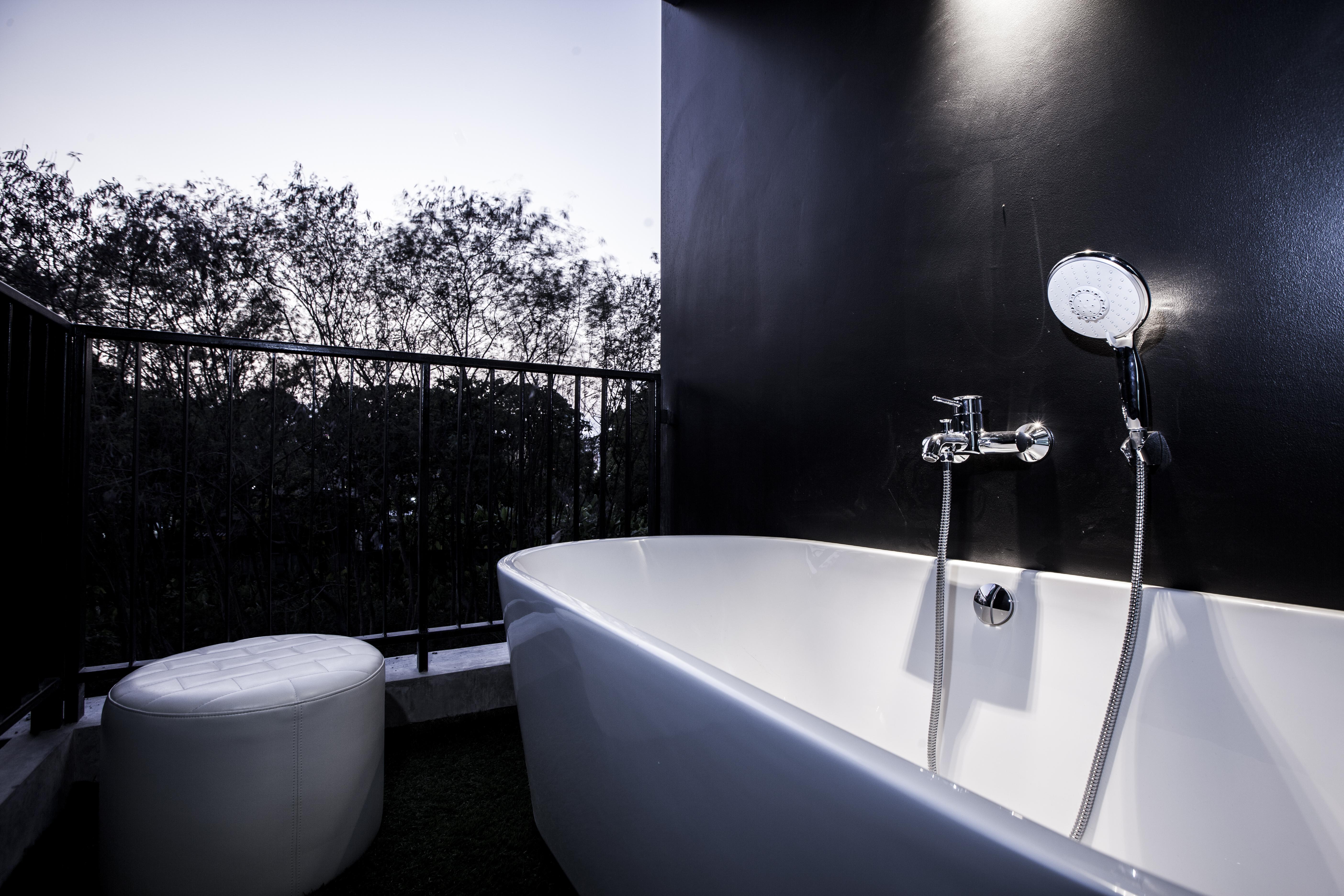 Hotel Blu Monkey Hub And Town- Free Day Coworking Space 4*