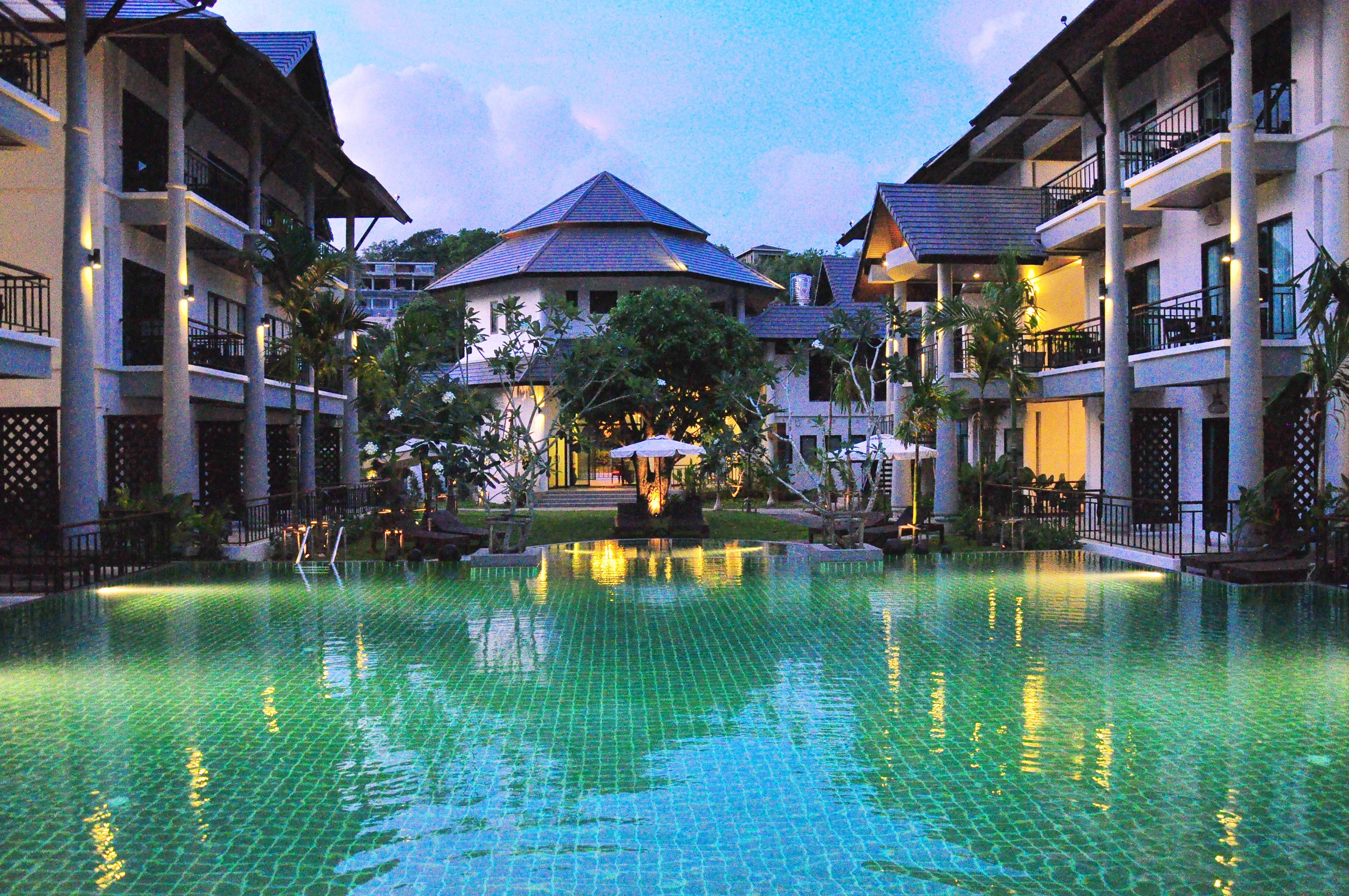 Resort Navatara Phuket 4*