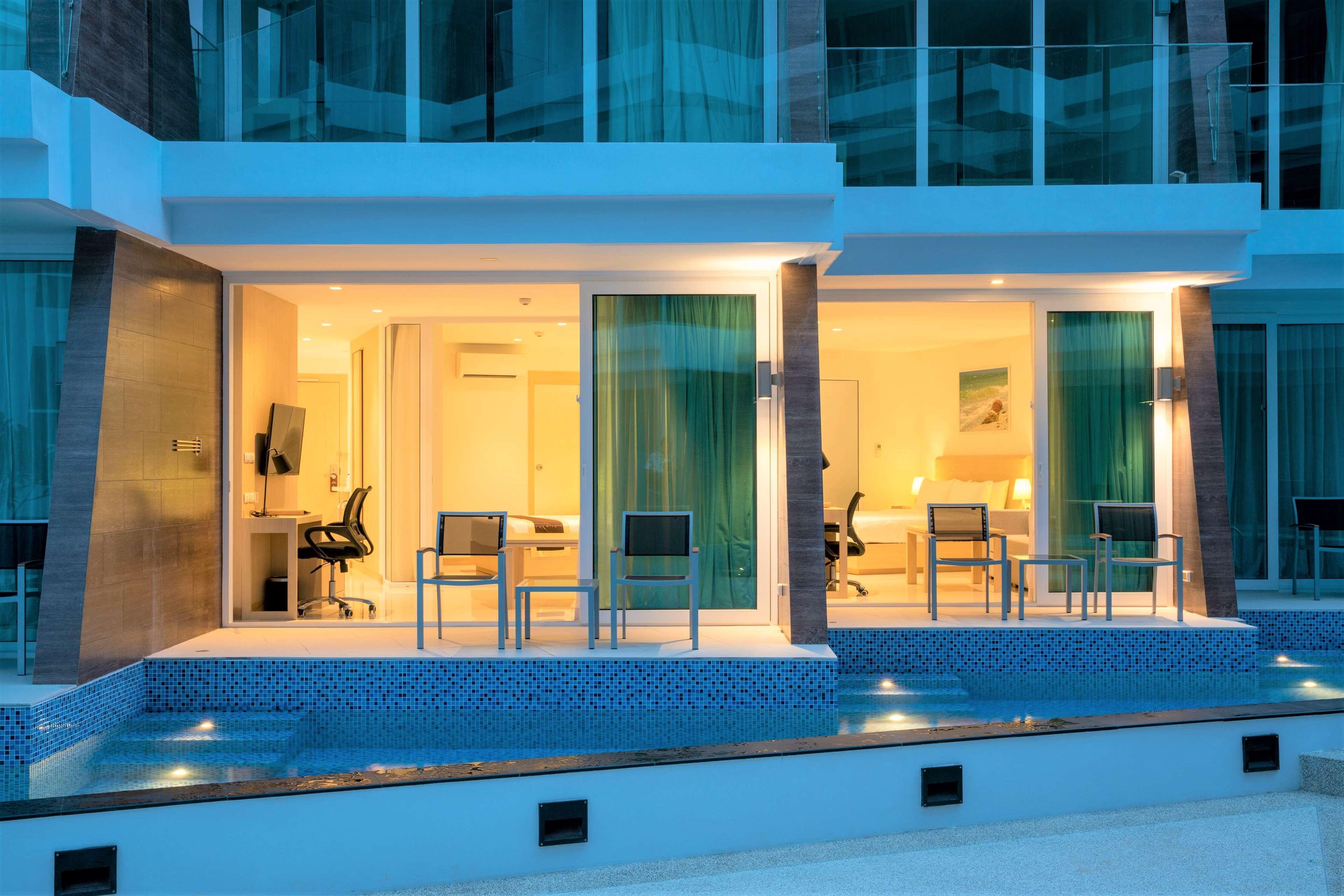 Hotel The Beachfront Phuket 5*
