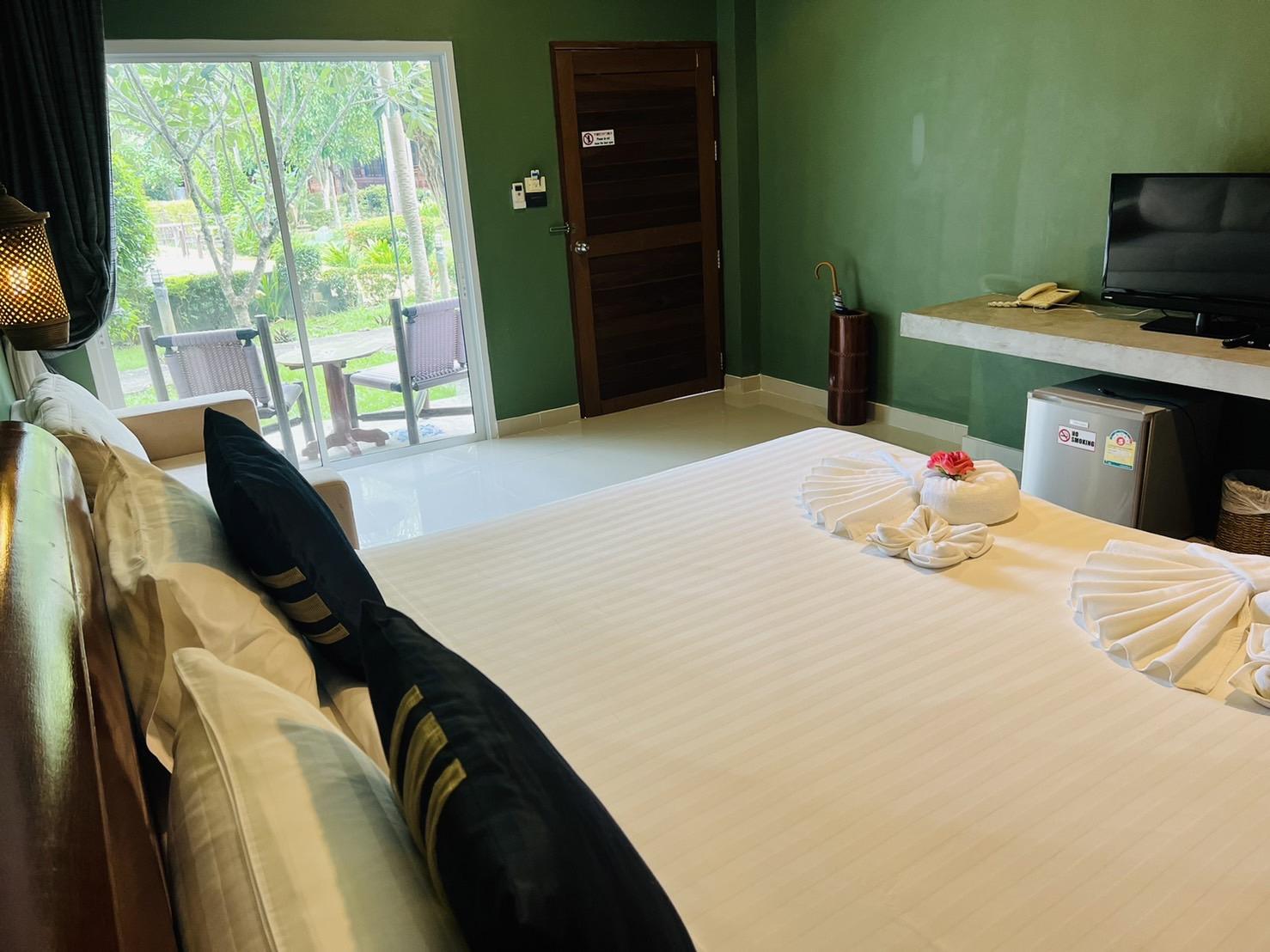 Hotel Bora Bora Phuket 4*