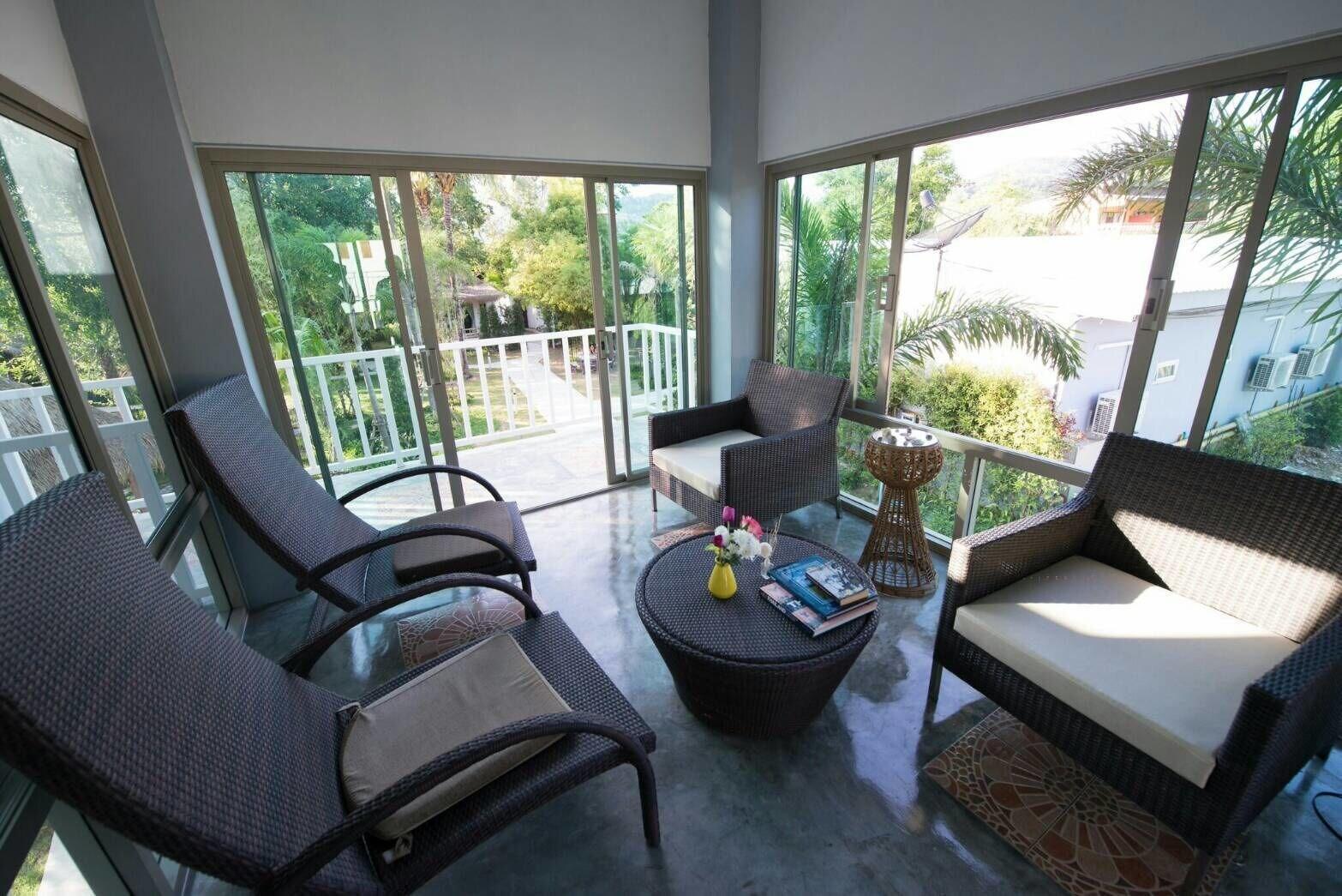 Bora Bora Phuket Hotel 4*