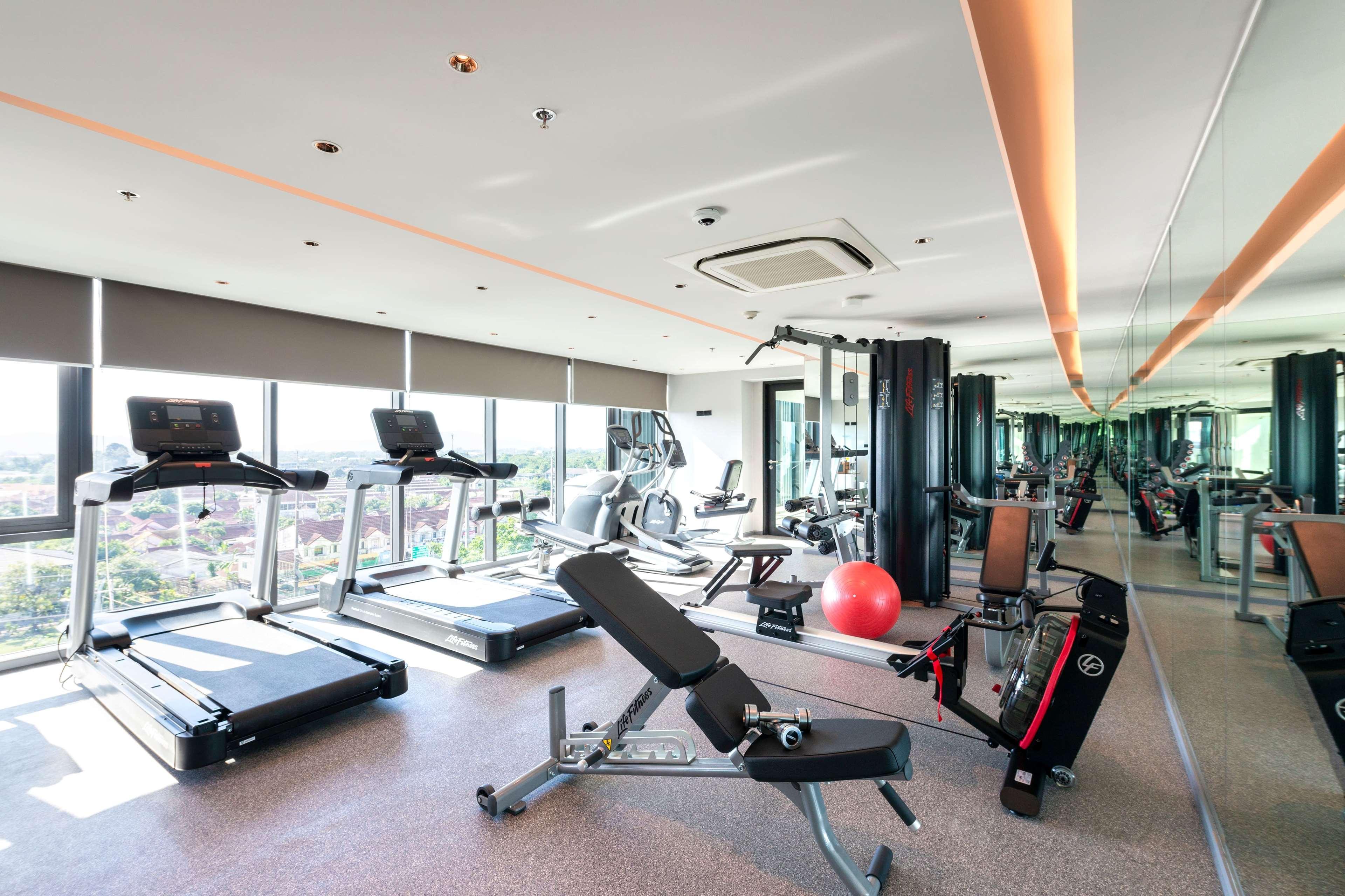 Ramada Plaza By Wyndham Chao Fah 5*