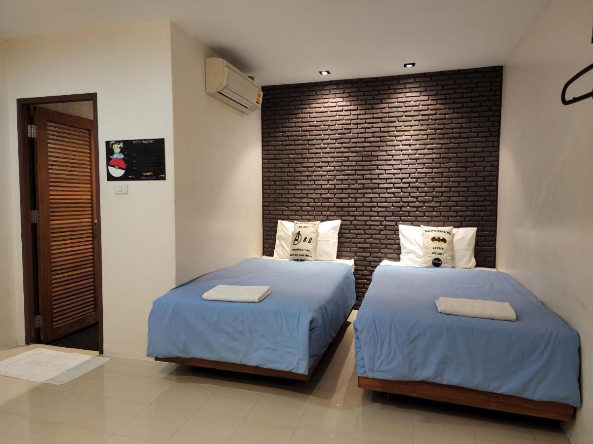 Hostel Dfeel House *