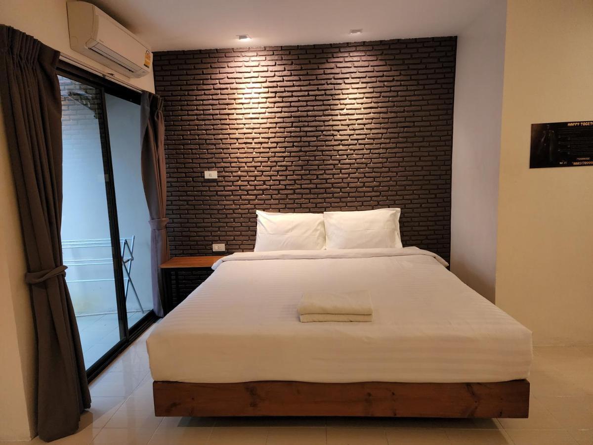 Hostel Dfeel House *