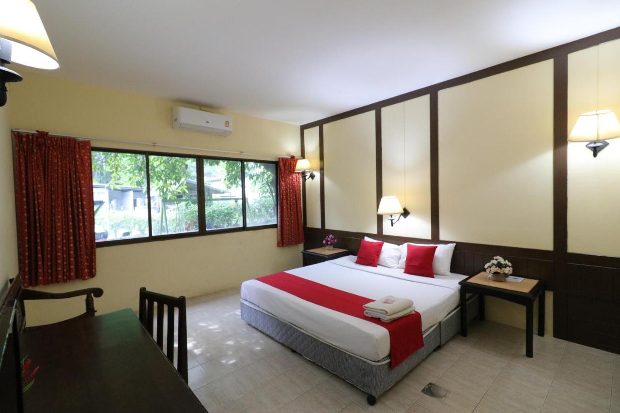 Hotel Baan Nat The Village