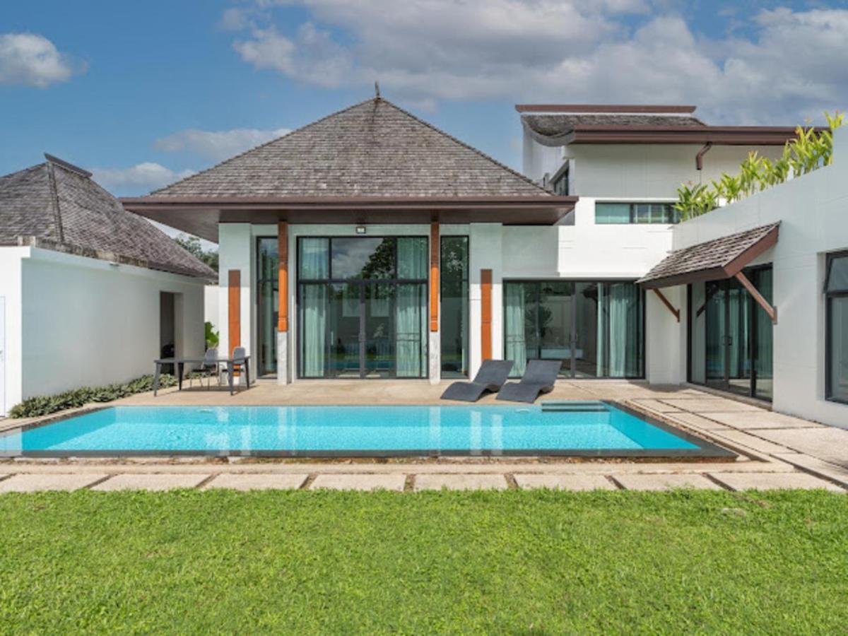 Beautiful Comfortable And Fully Equipped Big Pool With 65inch Smart Tv Located Near Popular Bangtao And Laguna Villa
