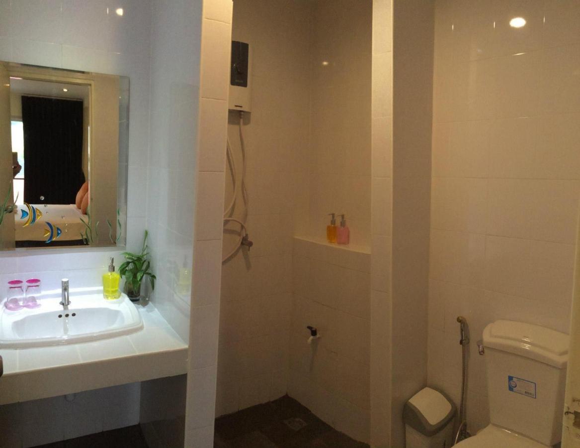 Glitter House Phuket Homestay *