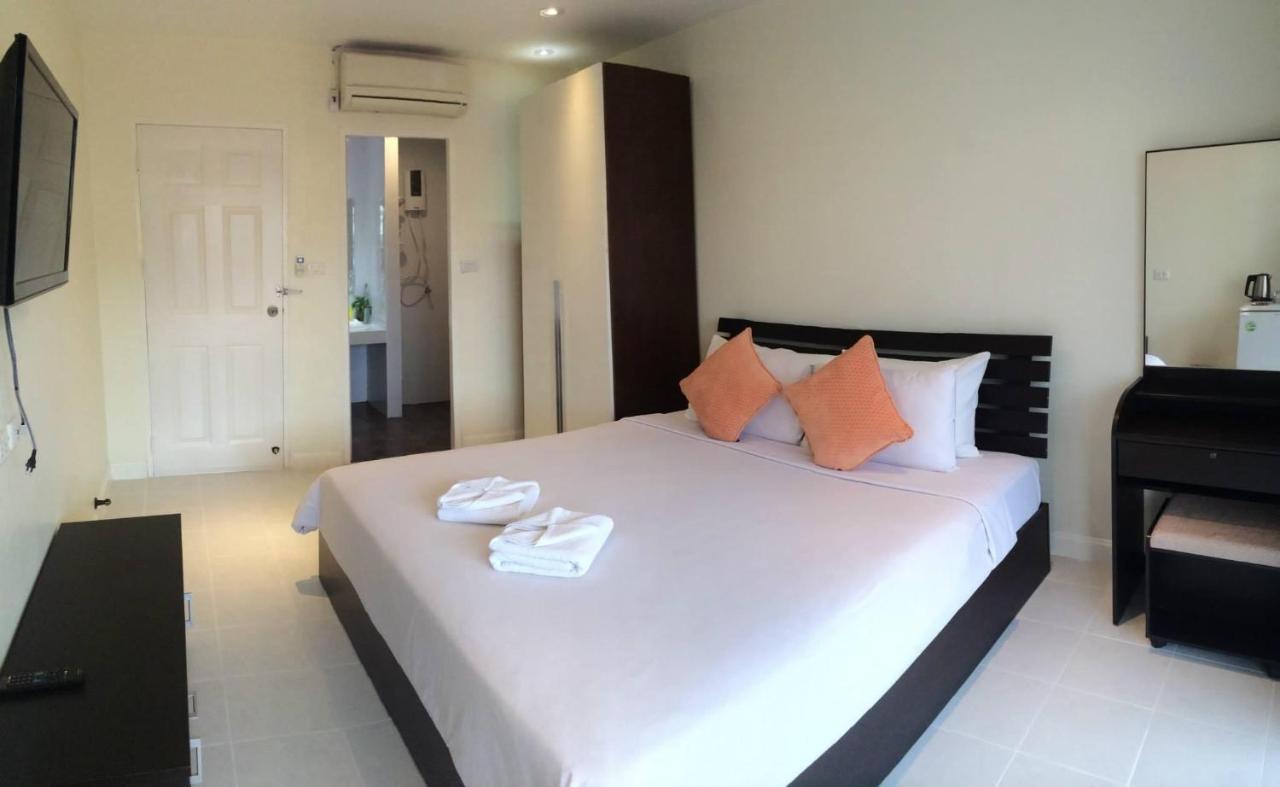 Glitter House Phuket Homestay *