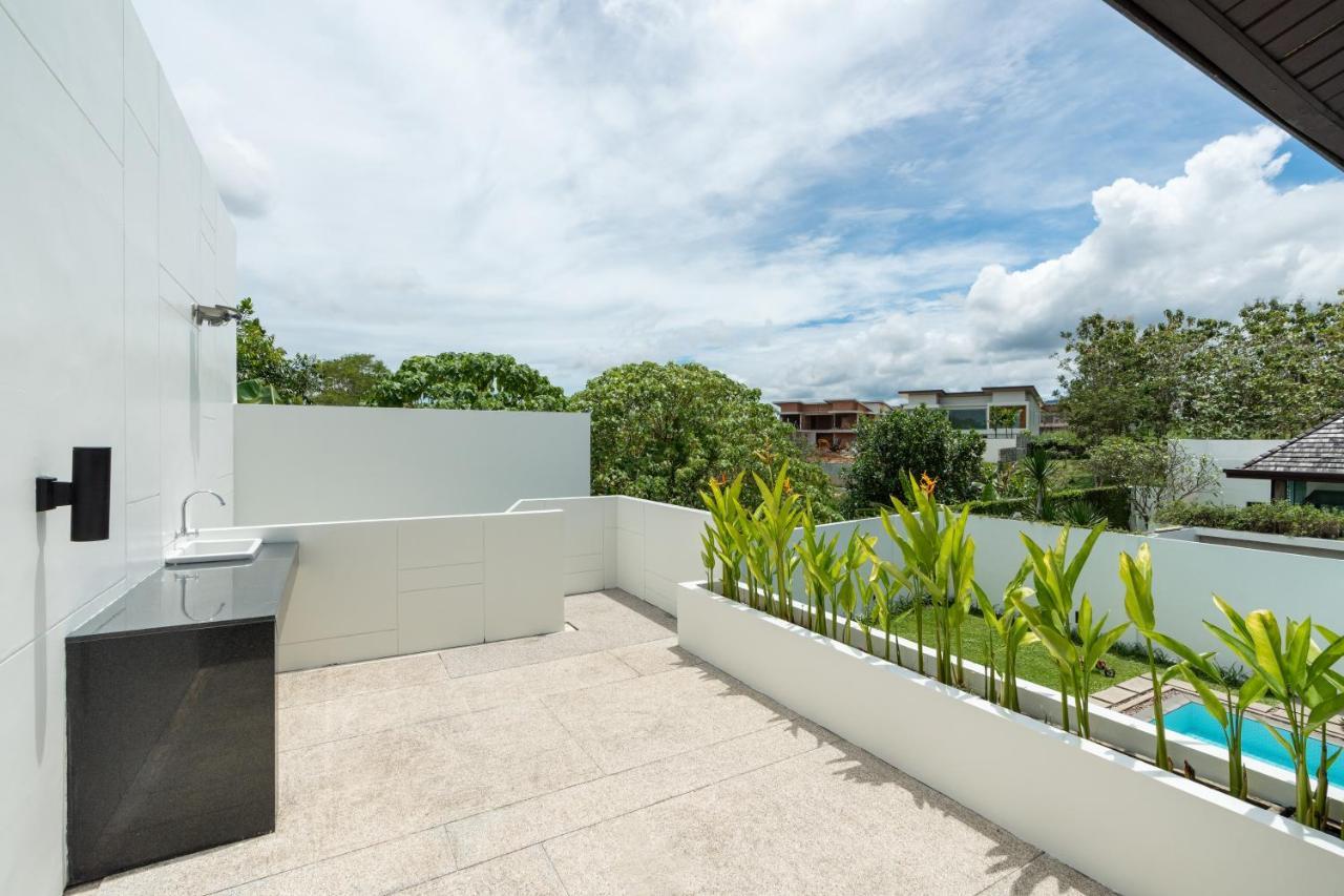 Beautiful Comfortable And Fully Equipped Big Pool With 65inch Smart Tv Located Near Popular Bangtao And Laguna Villa *