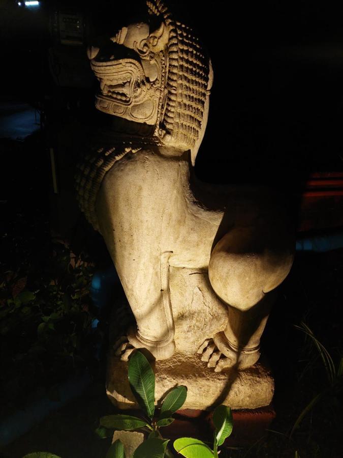 Baan Sikhao Yanui *