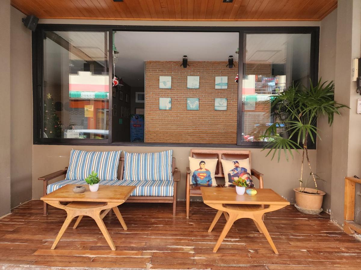 Hostel Dfeel House