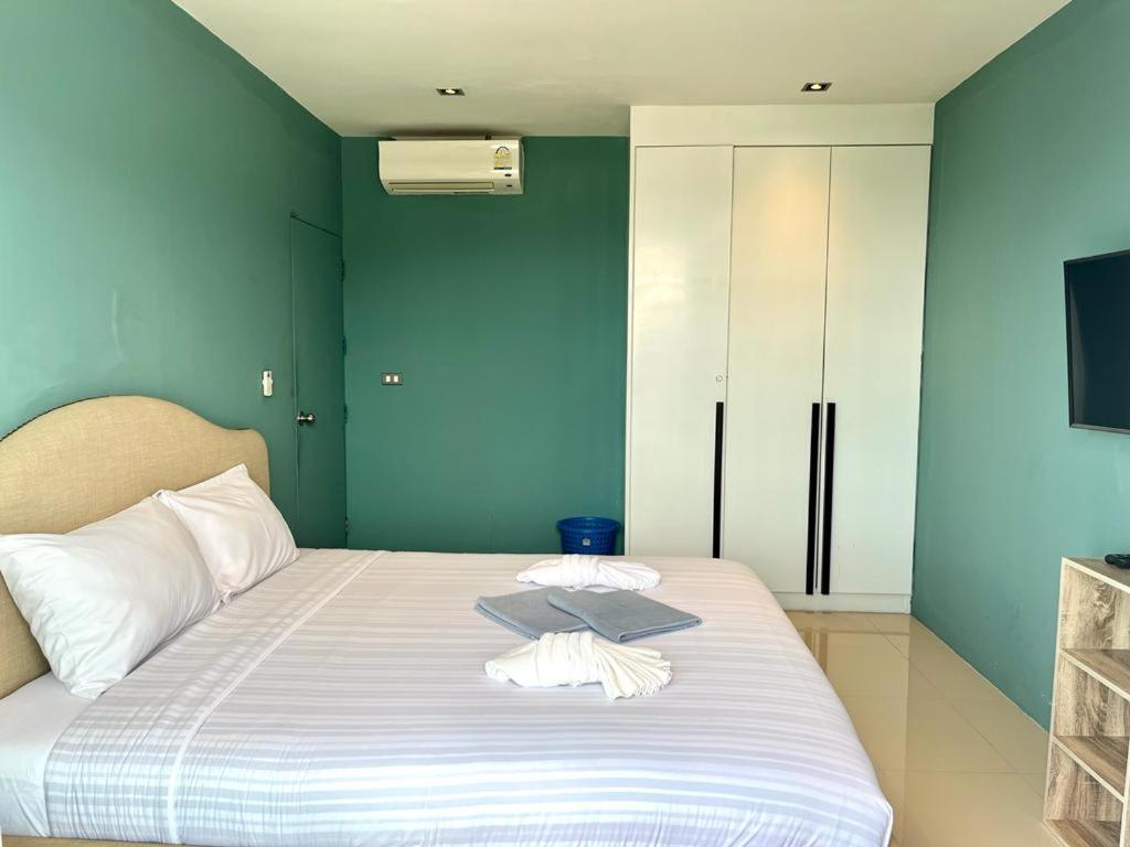 Holiday home The Oh-so-sexy Triple Penthouse - Rare 35br 188m2 Patong