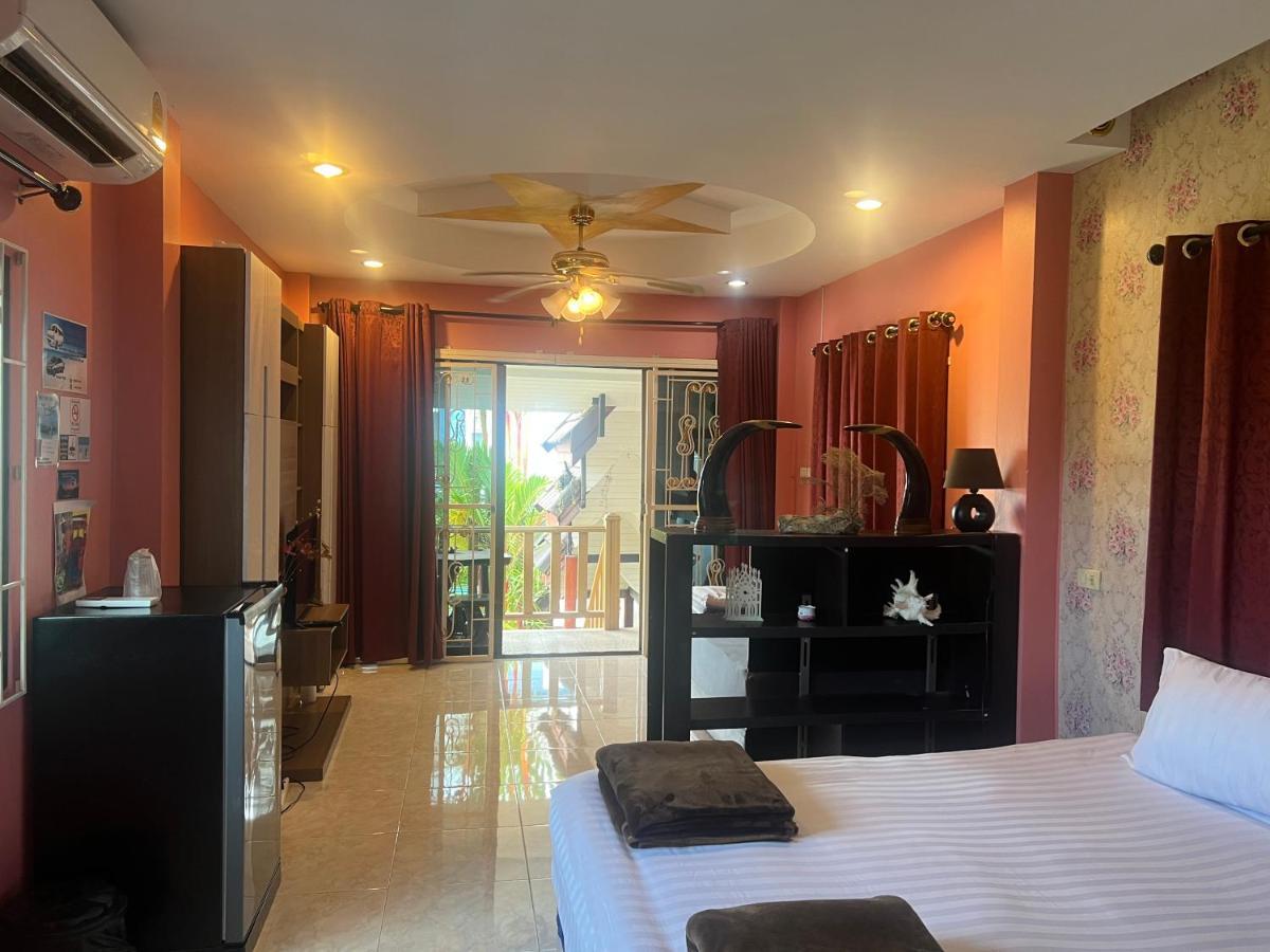 Golf House *