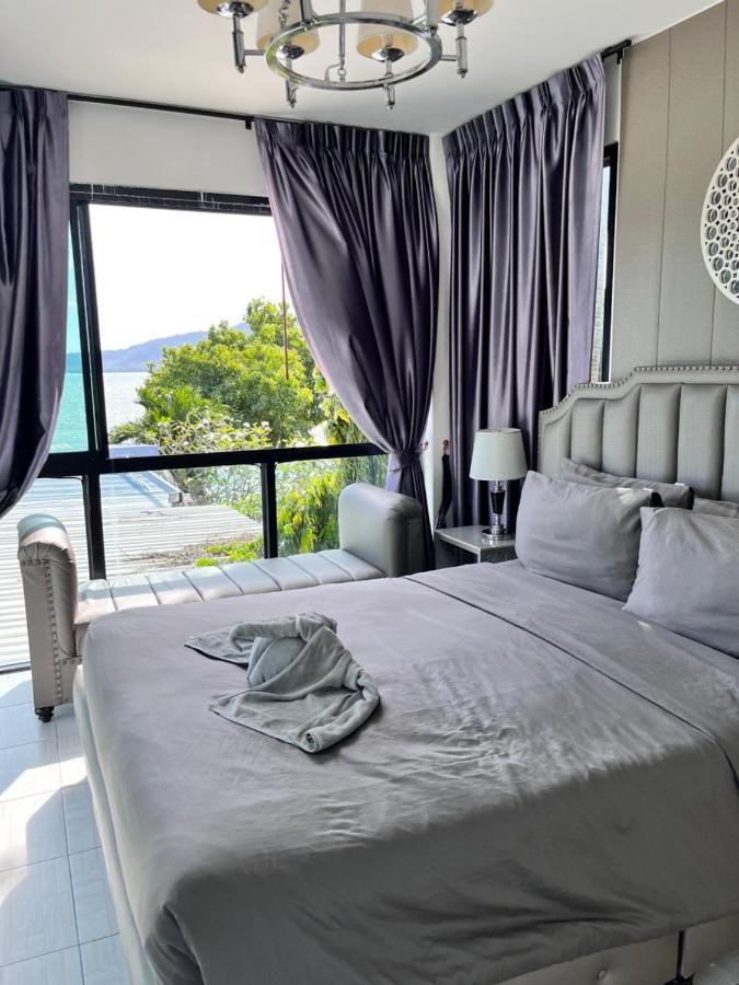 Villa None-available