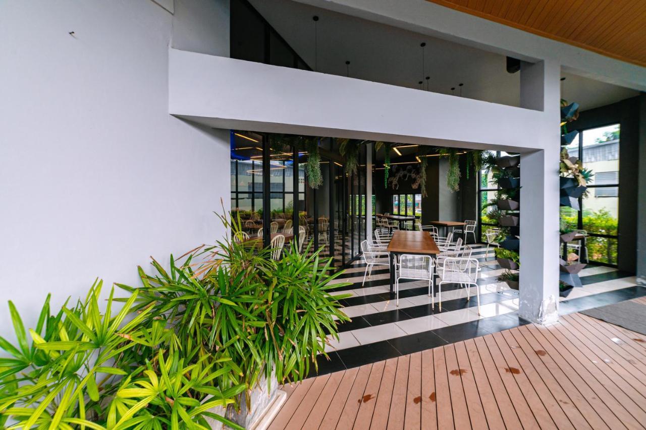 Ratana Sakdidet, Town 3* Phuket