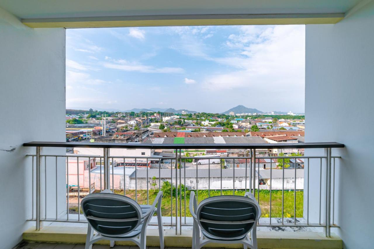 Ratana Sakdidet, Town Phuket