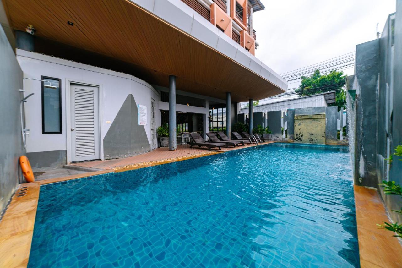 Ratana Sakdidet, Town Hotel Phuket