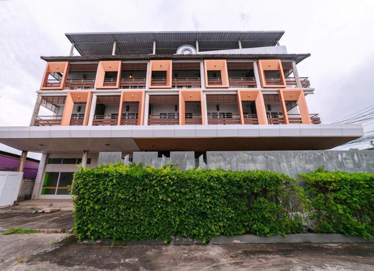Ratana Sakdidet, Town 3* Phuket