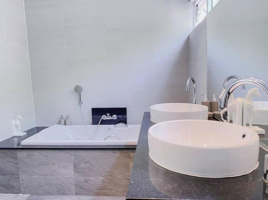 Villa 2bdr Pool 卡马拉山景泳池别墅 Kamala Beach