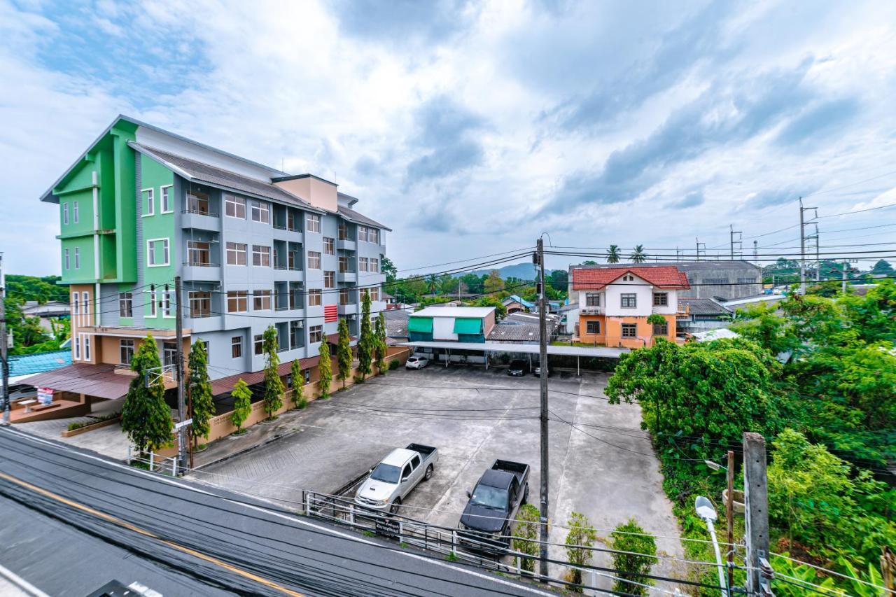 Ratana Sakdidet, Town Hotel Phuket