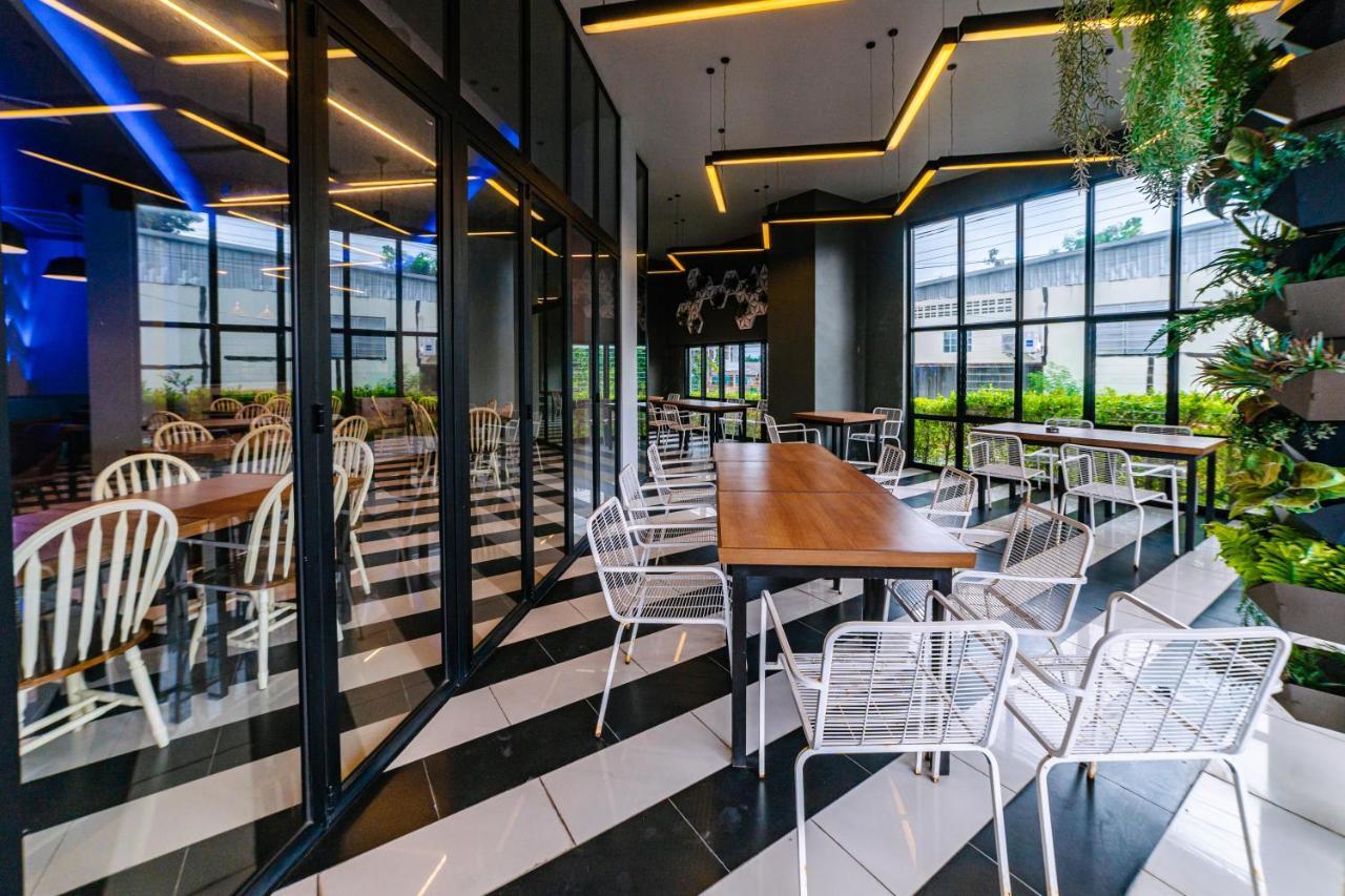 Ratana Sakdidet, Town 3* Phuket