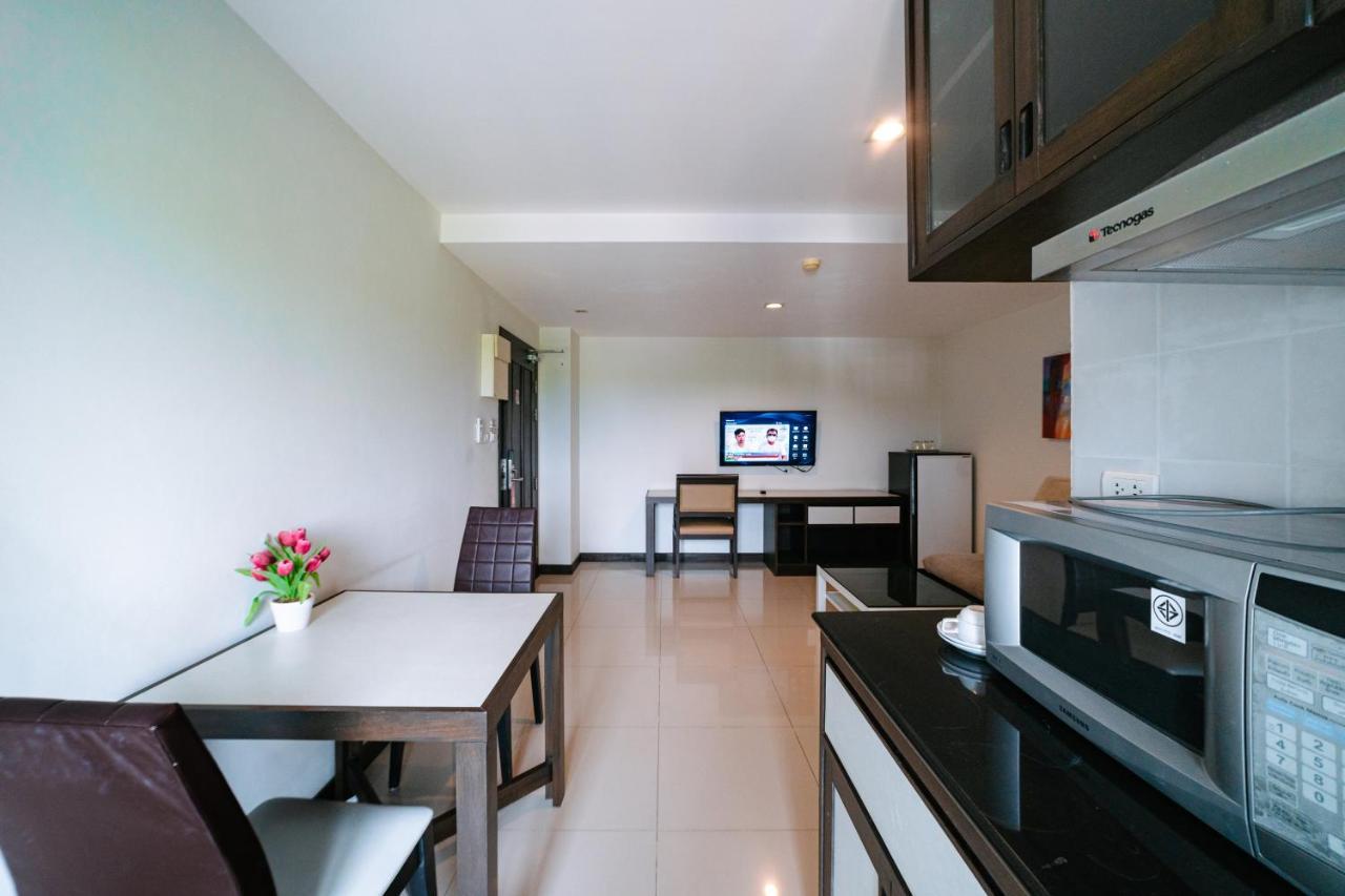 Ratana Sakdidet, Town 3* Phuket