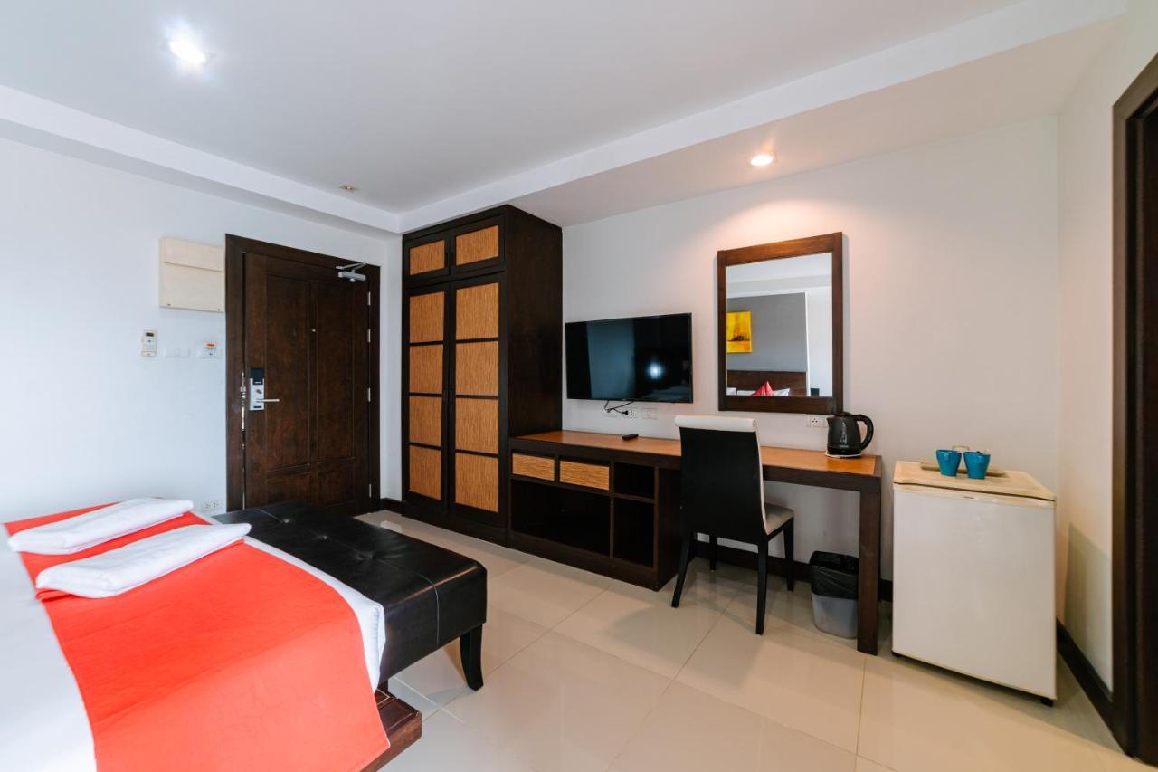 Ratana Sakdidet, Town 3* Phuket