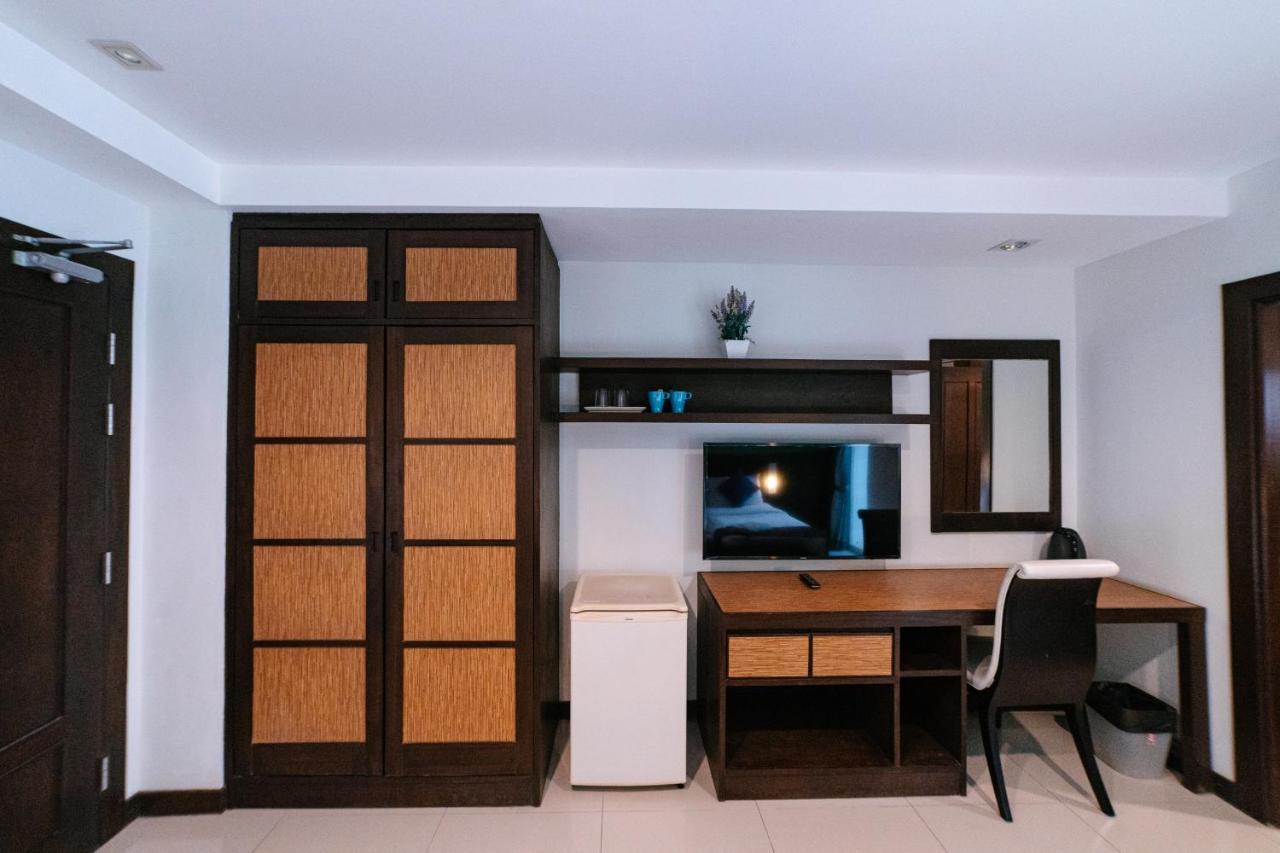 Ratana Sakdidet, Town 3* Phuket