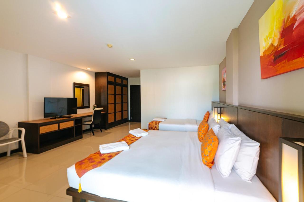 Ratana Sakdidet, Town Hotel