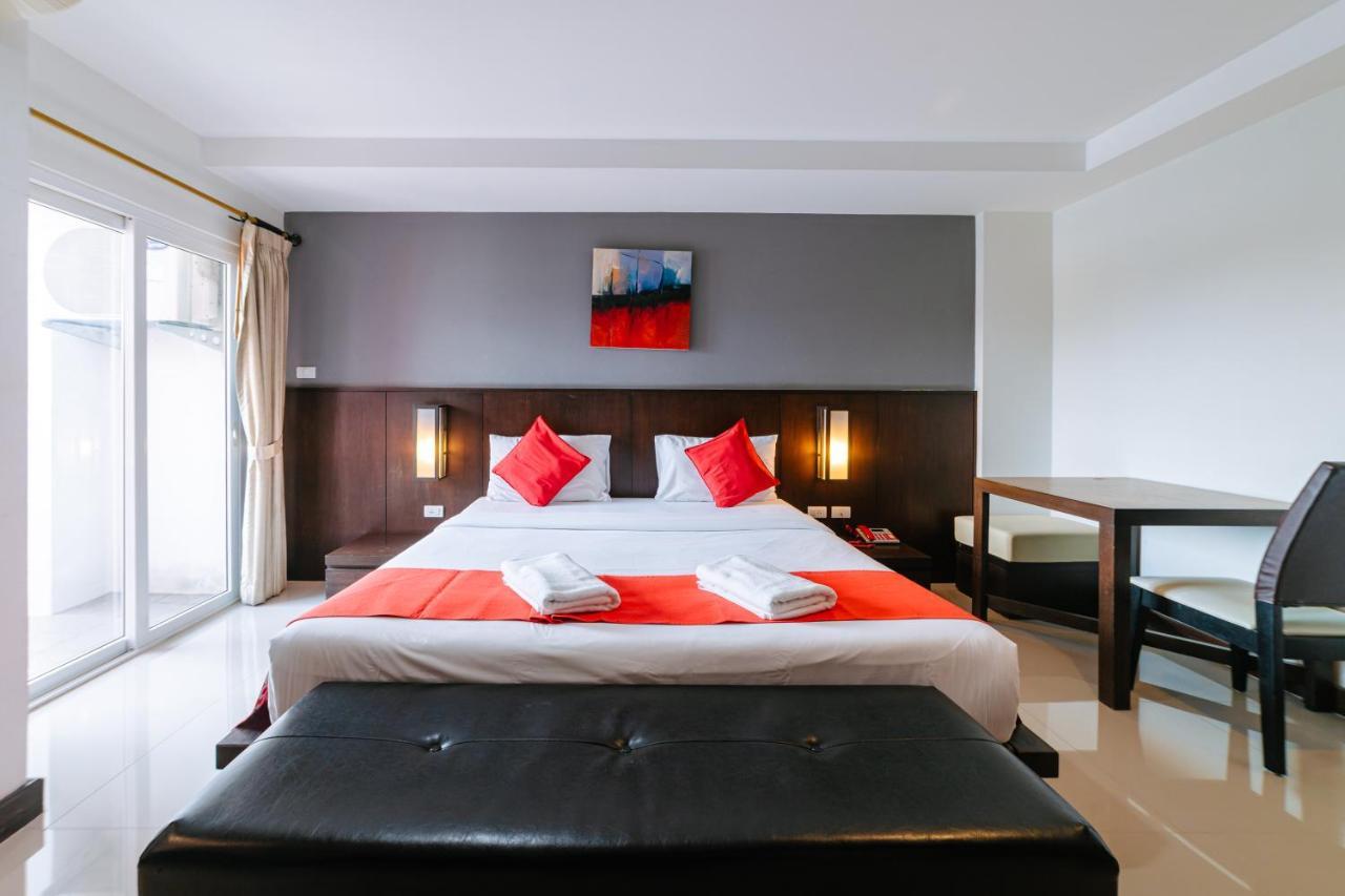 Ratana Sakdidet, Town Hotel