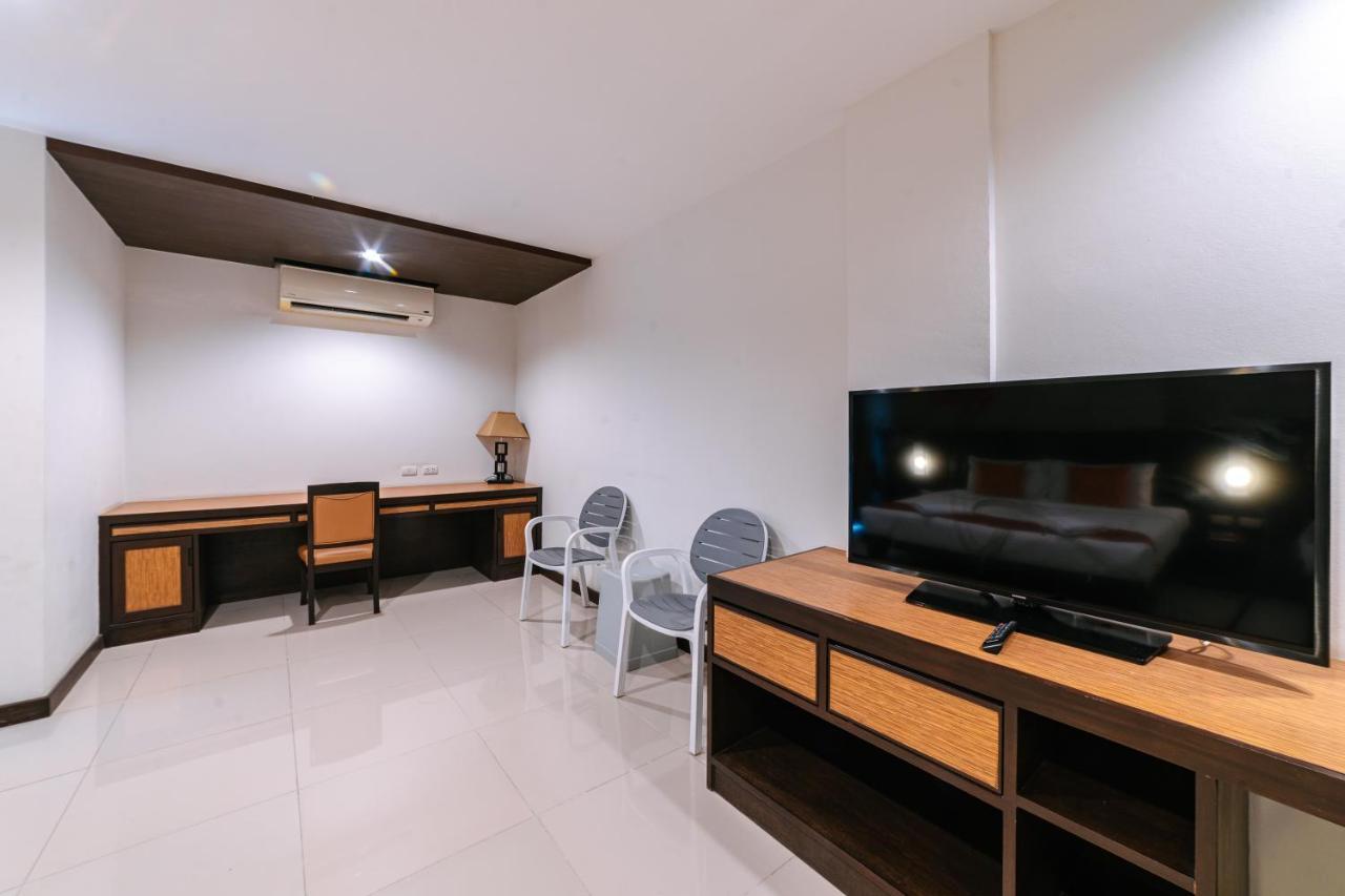 Ratana Sakdidet, Town Hotel 3*