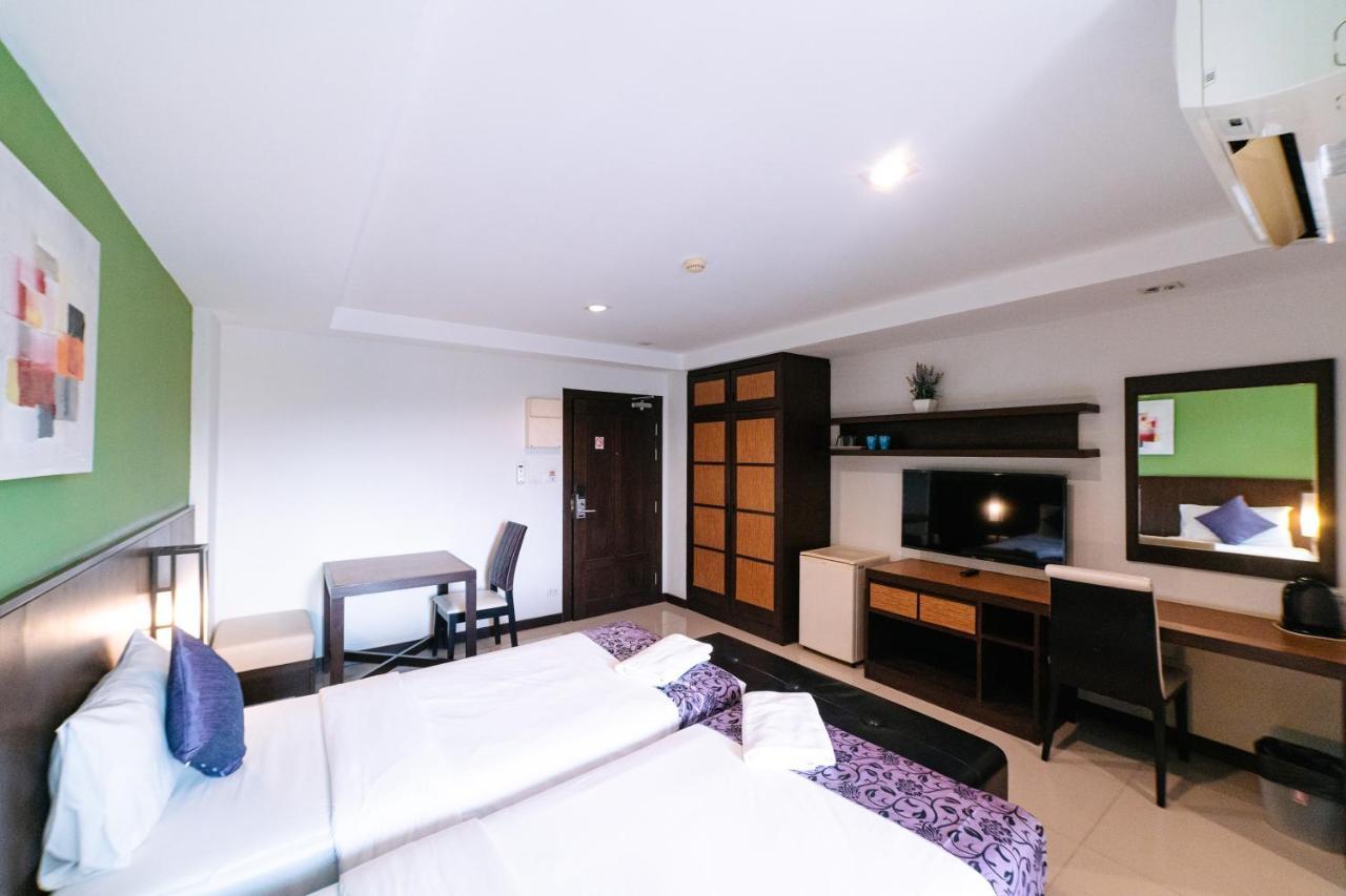 Ratana Sakdidet, Town Phuket