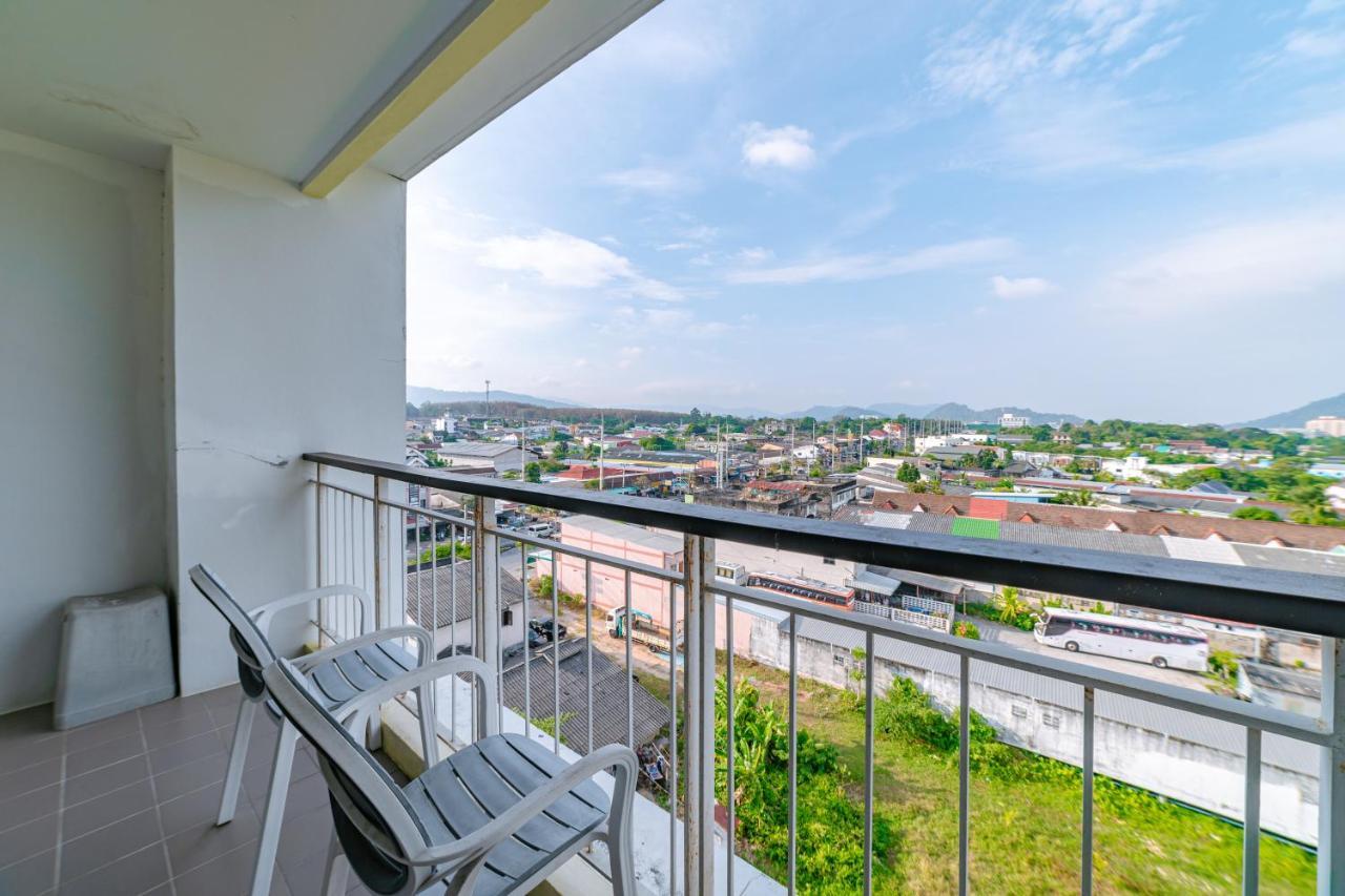 Ratana Sakdidet, Town 3* Phuket