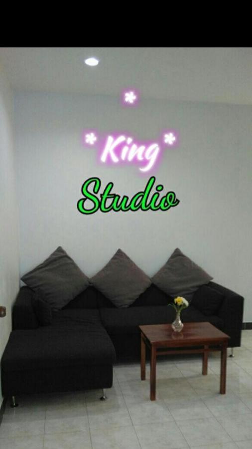 Apartment With Aircon N Kitchen