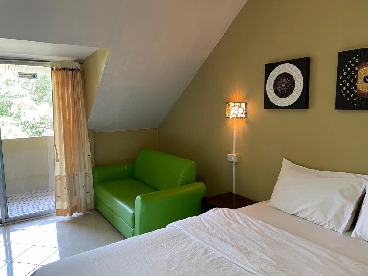 Nawaporn Place Hotel 2*