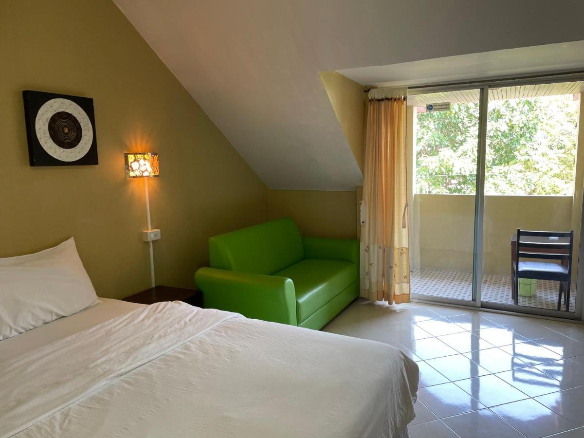 Nawaporn Place Hotel 2*