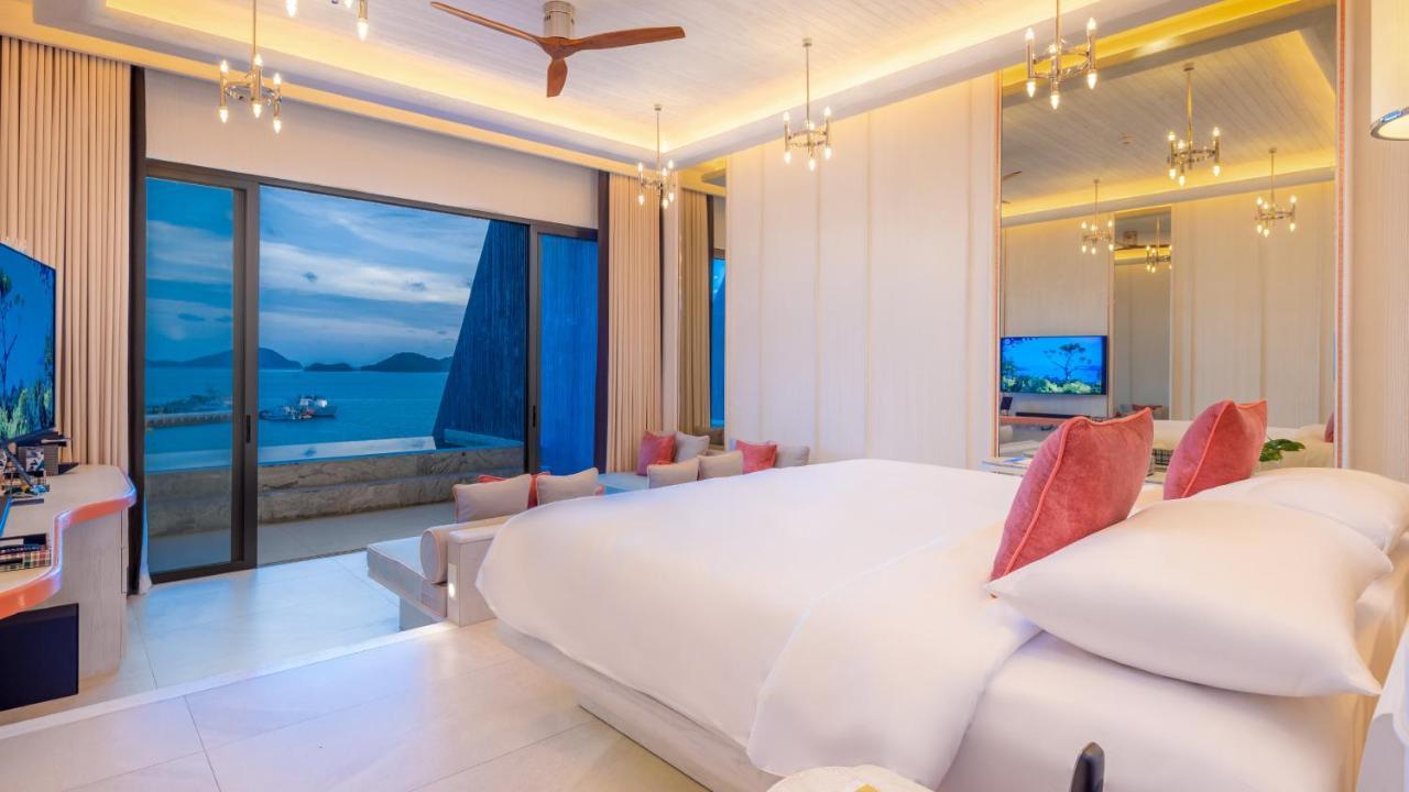 Resort Sri Phuket Luxury Pool - Sha