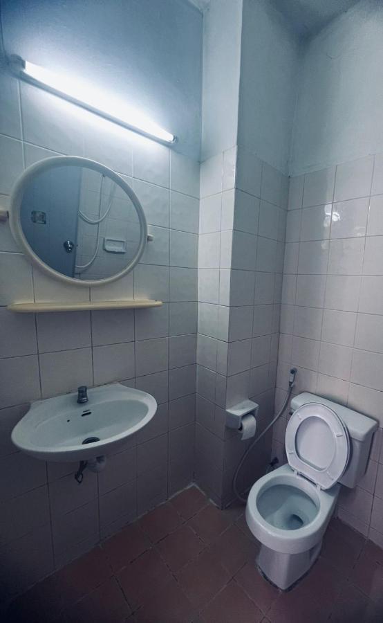 Hotel Lucky Banzaan 3*