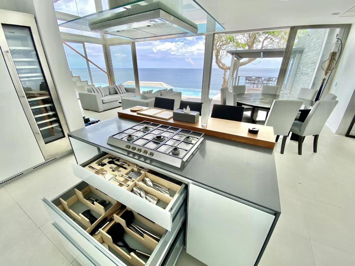 Villa 卡马拉一线海景别墅6卧室直通海滩 Phuket