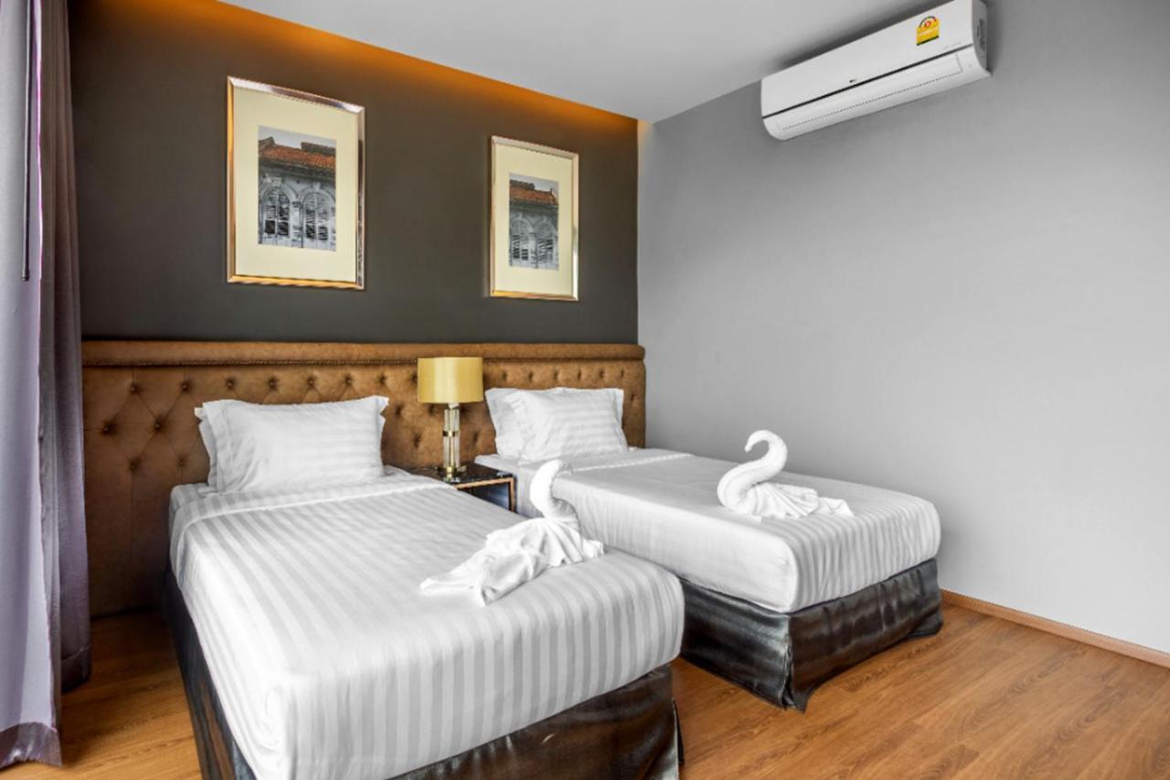 Beachside Luxury Villa: Private Pool & Modern Comforts Kamala Beach